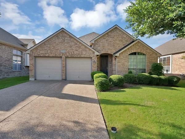 2743 Waterway Drive, Grand Prairie, TX 75054