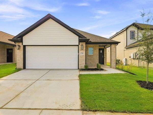 1705 Romans Road, Ennis, TX 75119