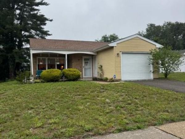 37 KINGSTON WAY, SOUTHAMPTON, NJ 08088