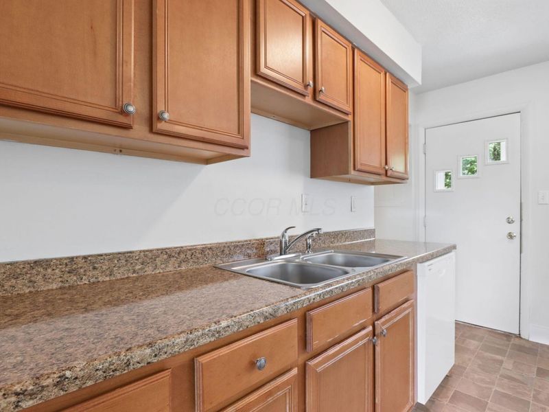 4838 Refugee Road, Columbus, OH 43232 Photo 11