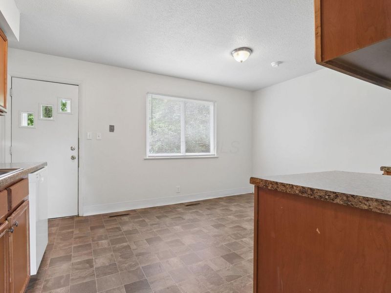 4838 Refugee Road, Columbus, OH 43232 Photo 7