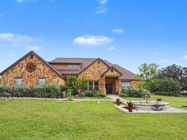 103 RIO GRANDE DR, Blanco, TX 78606