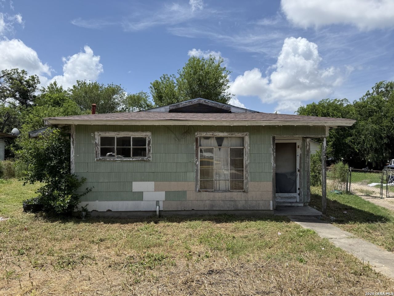 318 Sterling St, San Antonio, TX 78220 Main Photo