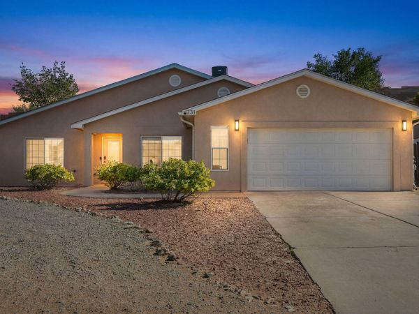 731 Amethyst Drive NE, Rio Rancho, NM 87124