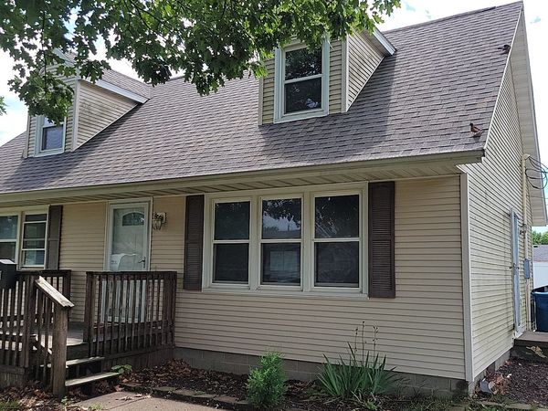 1427 woods Avenue, Camanche, IA 52730