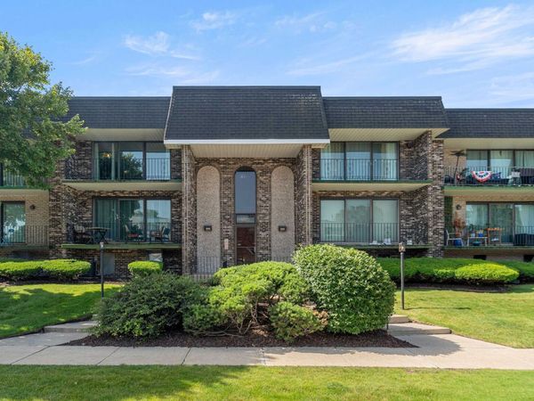 9122 S Pulaski Road , Unit 2E, Oak Lawn, IL 60453
