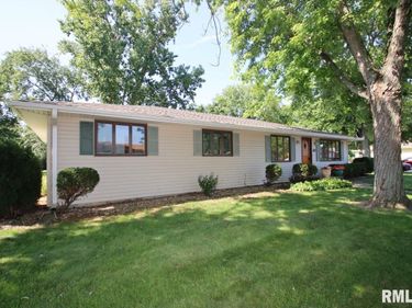 2500 WILLOW Street, Pekin, IL 61554