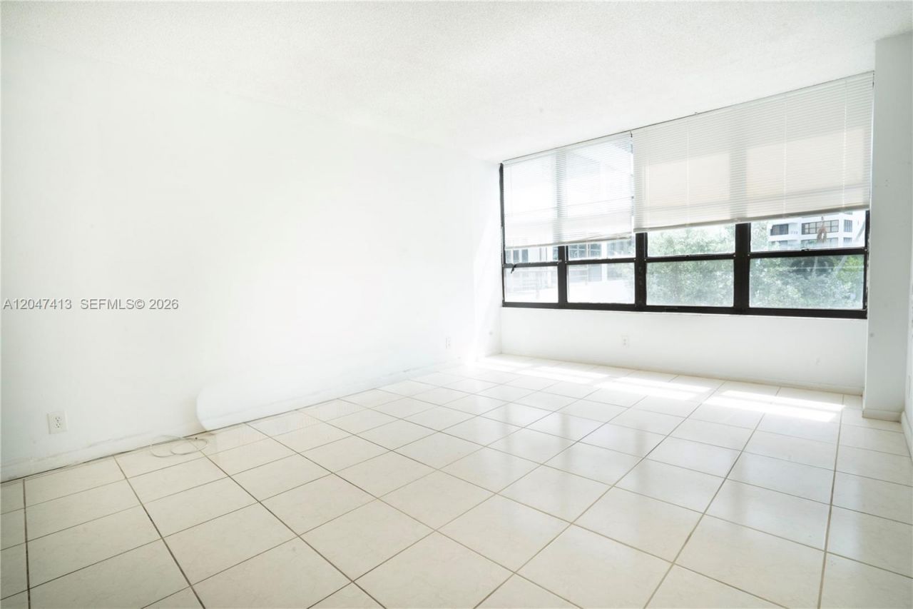 600 Three Islands Blvd, Unit 316, Hallandale Beach, FL 33009 Photo