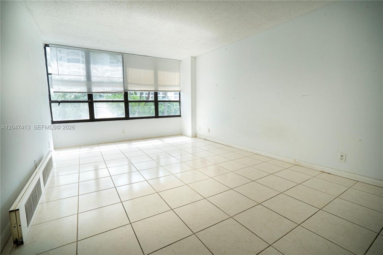 600 Three Islands Blvd, Unit 316, Hallandale Beach, FL 33009 Photo
