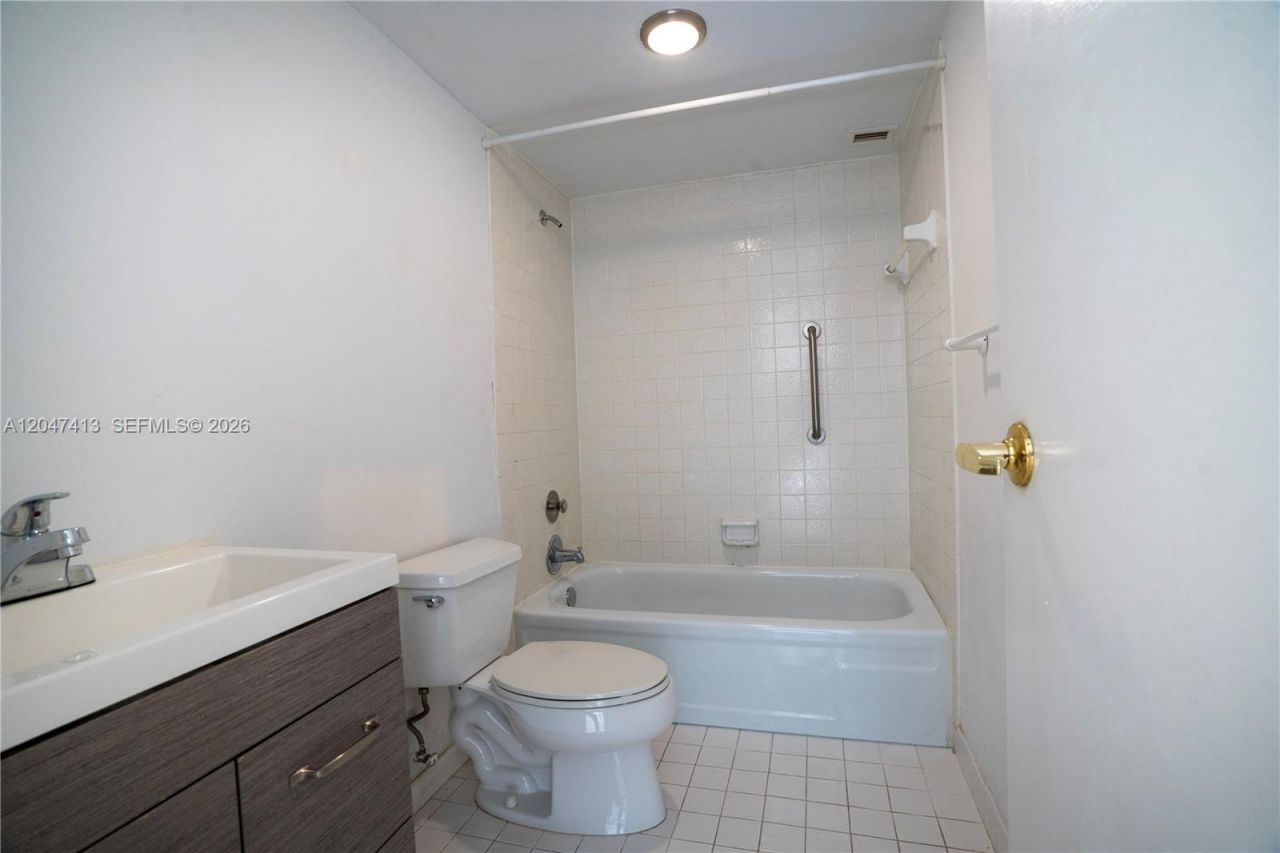 600 Three Islands Blvd, Unit 316, Hallandale Beach, FL 33009 Photo