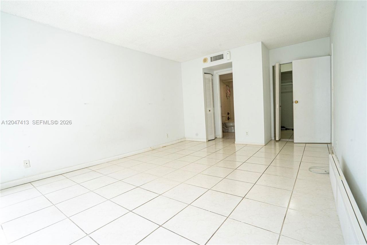 600 Three Islands Blvd, Unit 316, Hallandale Beach, FL 33009 Photo