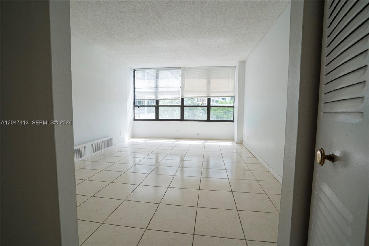 600 Three Islands Blvd, Unit 316, Hallandale Beach, FL 33009 Photo