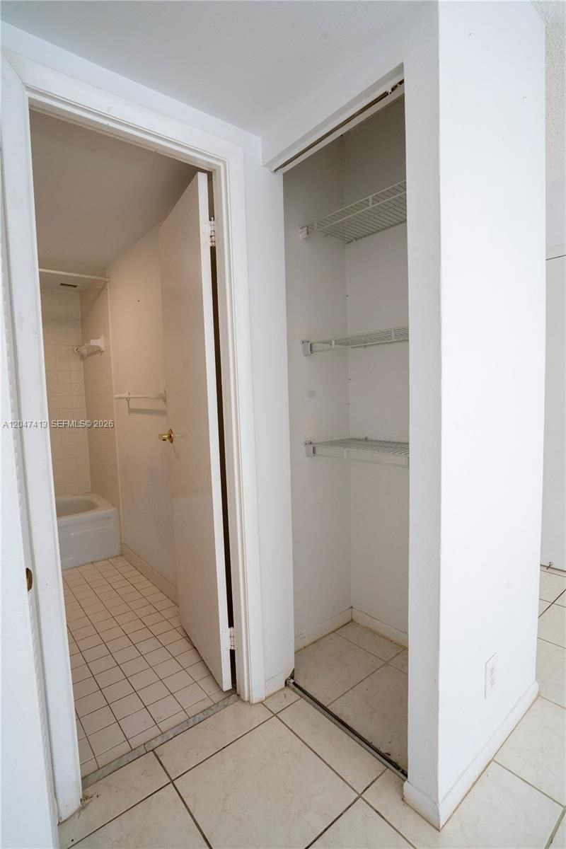 600 Three Islands Blvd, Unit 316, Hallandale Beach, FL 33009 Photo