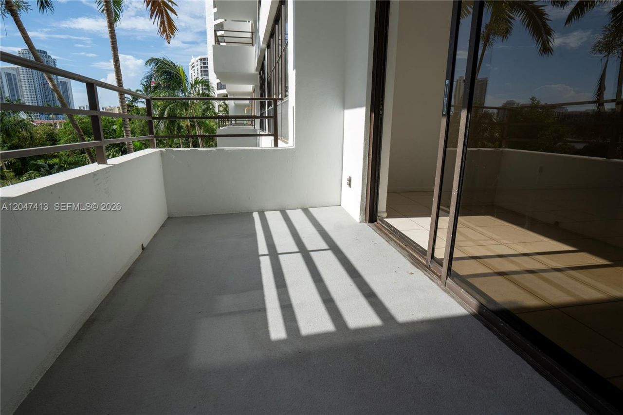 600 Three Islands Blvd, Unit 316, Hallandale Beach, FL 33009 Photo
