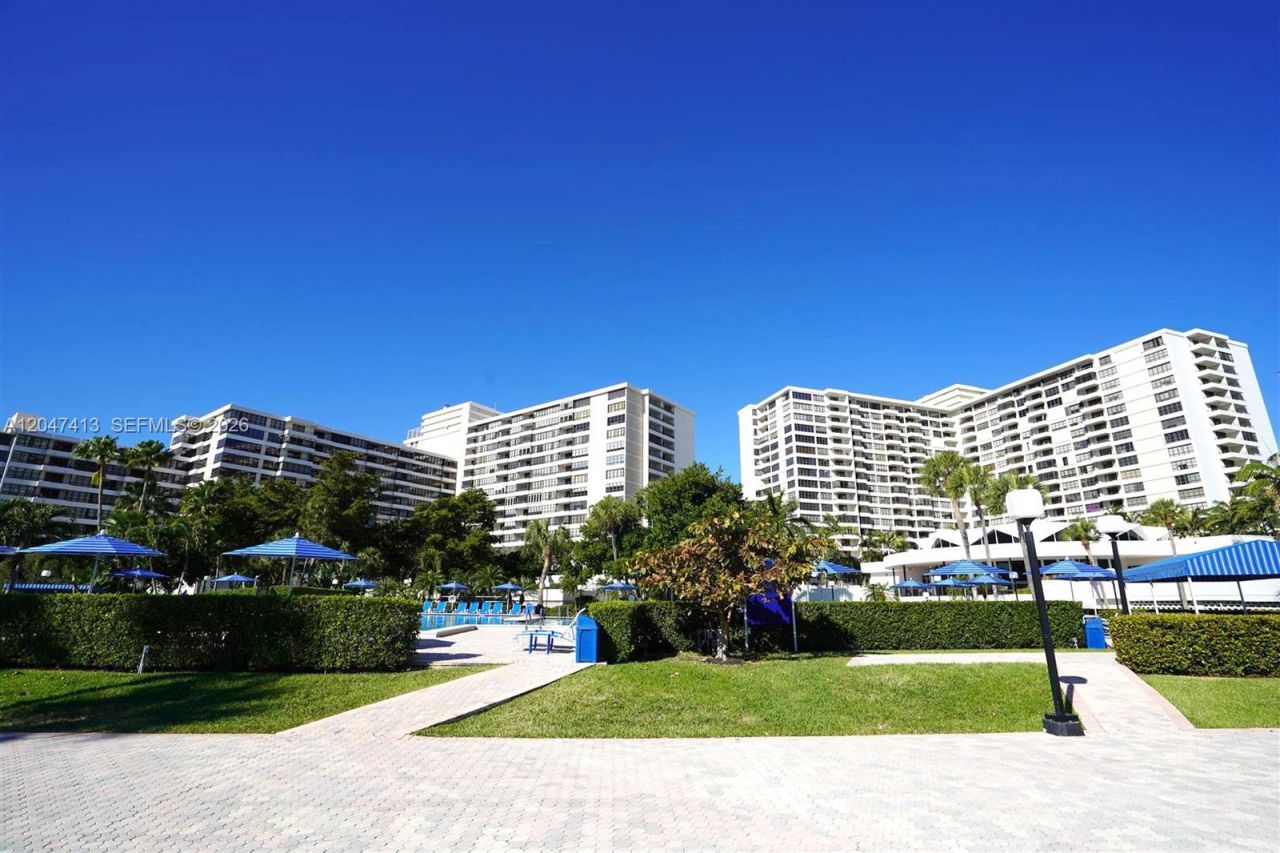 600 Three Islands Blvd, Unit 316, Hallandale Beach, FL 33009 Photo
