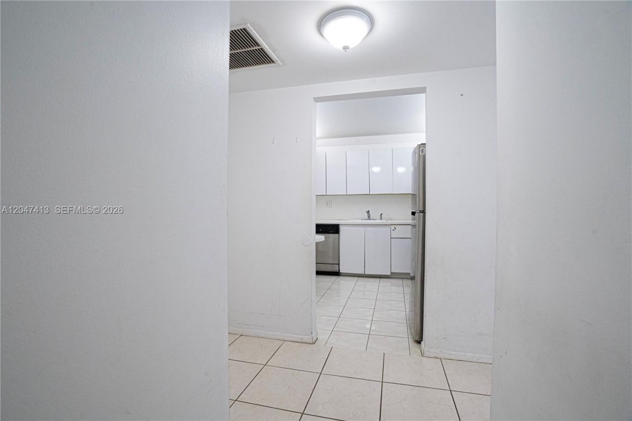 600 Three Islands Blvd, Unit 316, Hallandale Beach, FL 33009 Photo