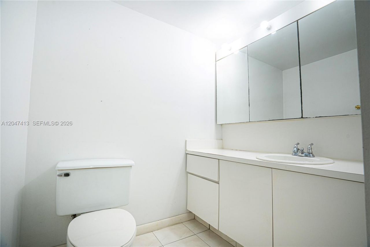 600 Three Islands Blvd, Unit 316, Hallandale Beach, FL 33009 Photo