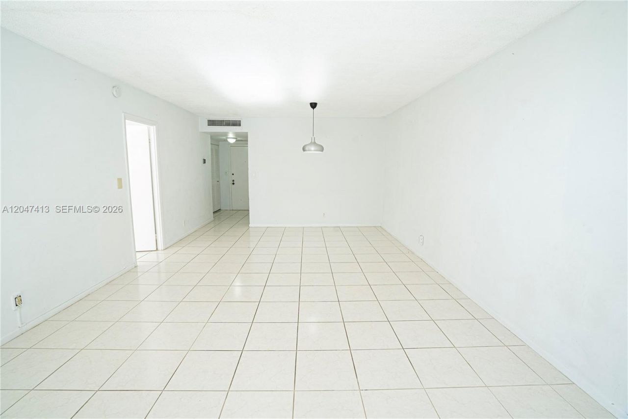 600 Three Islands Blvd, Unit 316, Hallandale Beach, FL 33009 Photo