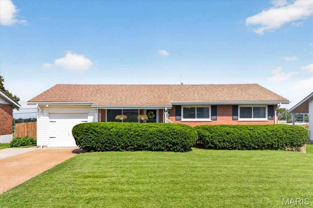 10120 Mullally Drive, Saint Louis, MO 63123 Main Photo
