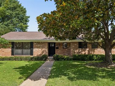 6225 N Jim Miller Road, Dallas, TX 75228