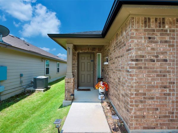 1041 Dumfries DR, Seguin, TX 78155