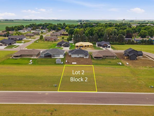1406 Castle St, Larchwood, IA 51241