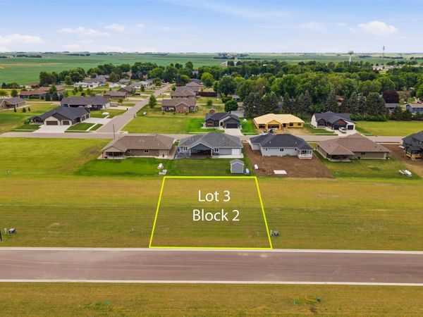 1408 Castle St, Larchwood, IA 51241