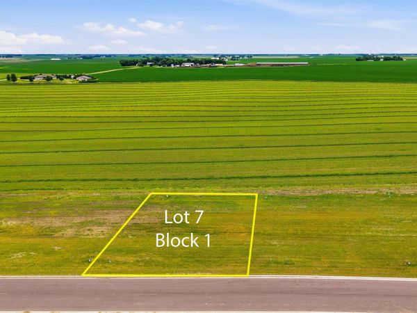 1505 Castle St, Larchwood, IA 51241