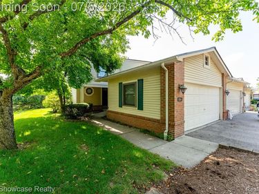 5666 Drake Hollow Drive E, West Bloomfield Twp, MI 48322