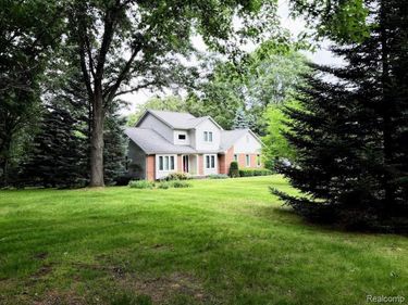 10928 Sunny Ridge Court, Hamburg Twp, MI 48169