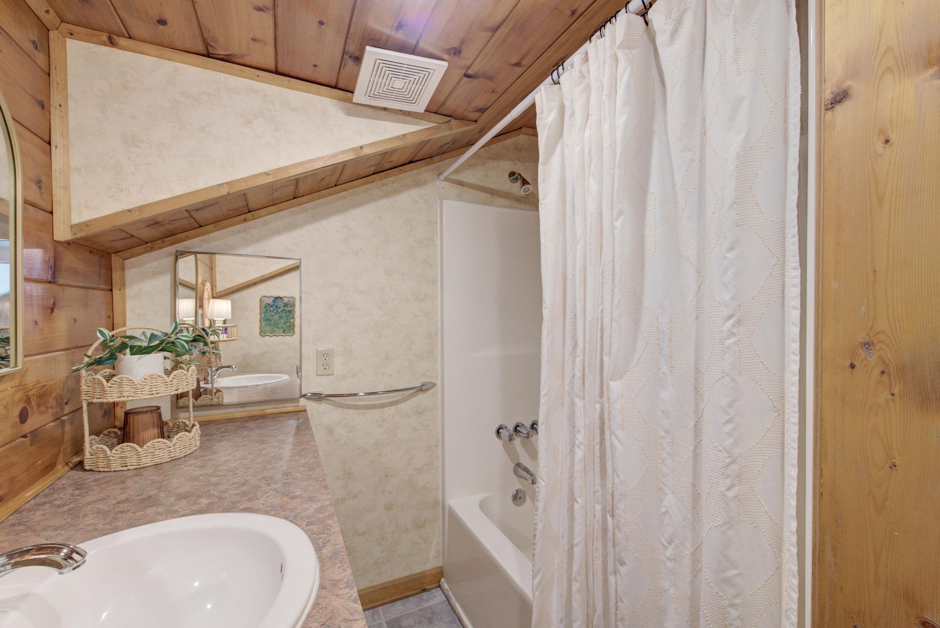 113 Deer Street Photo 24