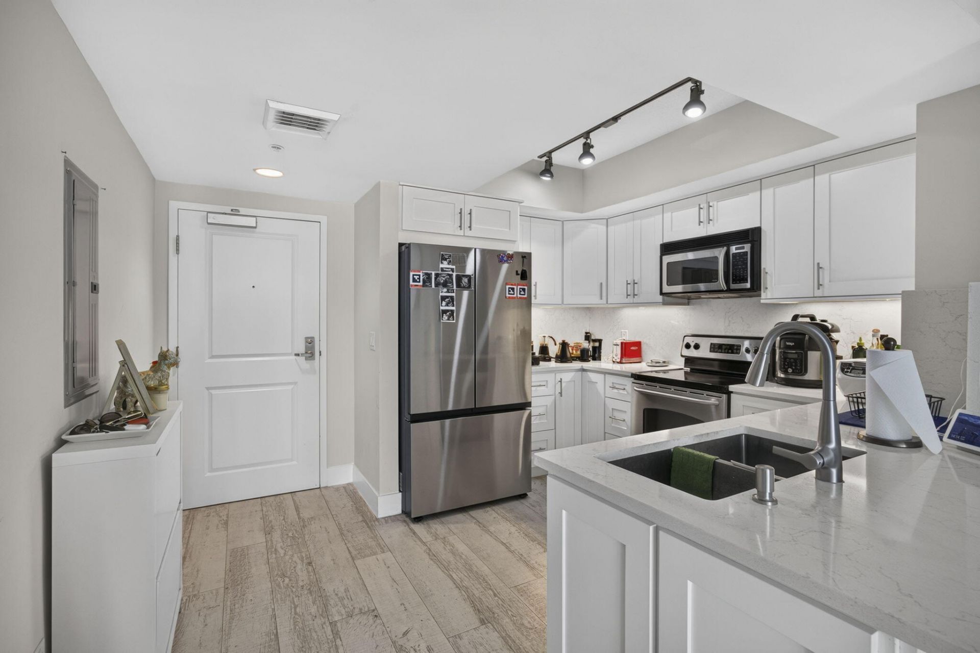 403 S Sapodilla Avenue, Unit 502, West Palm Beach, FL 33401 Photo