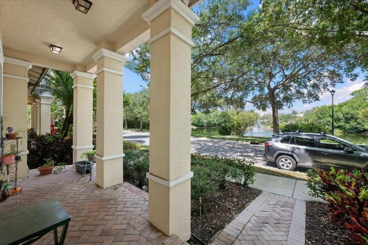 335 E Thatch Palm Circle, Unit 104, Jupiter, FL 33458 Photo