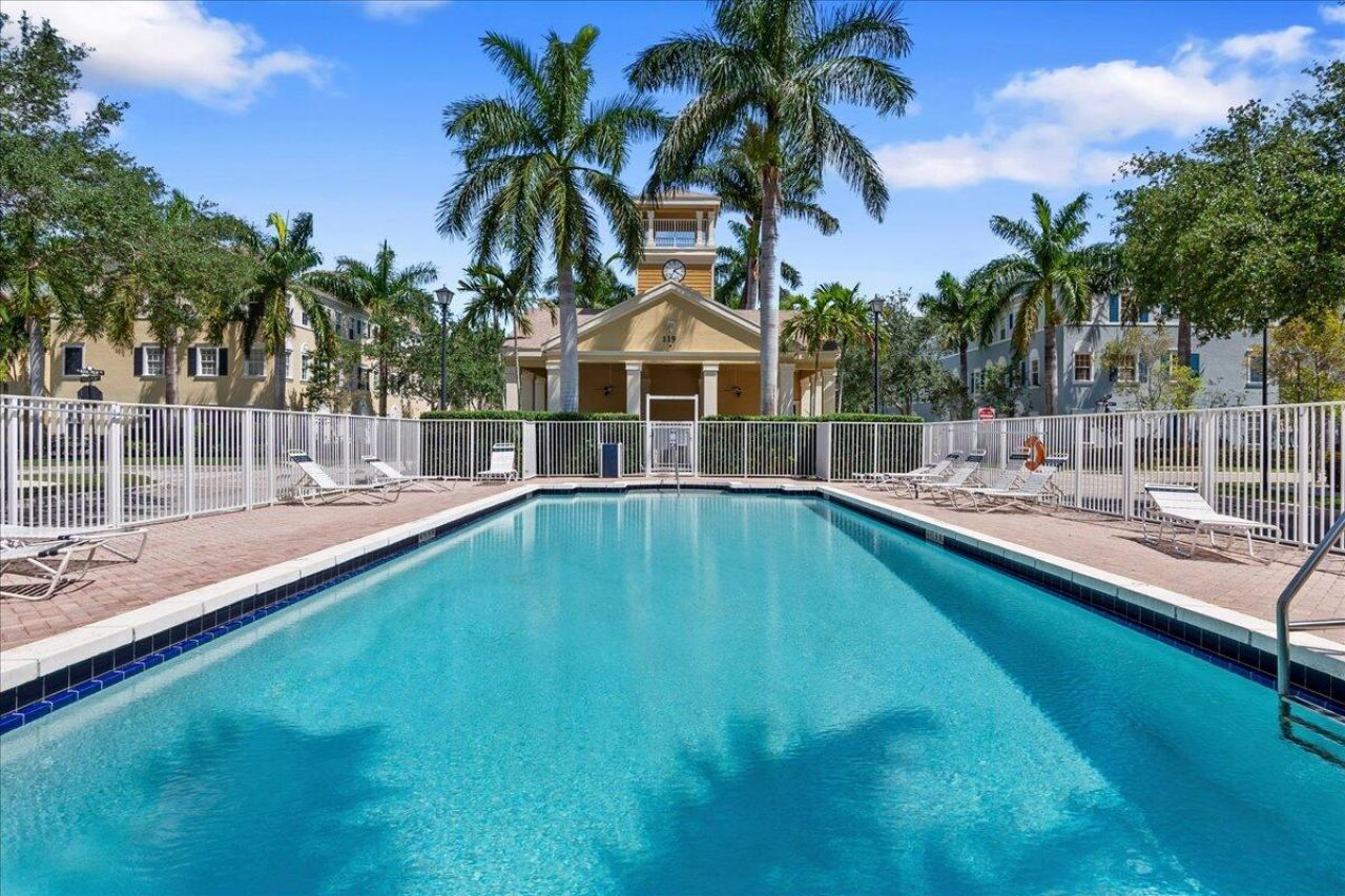 335 E Thatch Palm Circle, Unit 104, Jupiter, FL 33458 Photo
