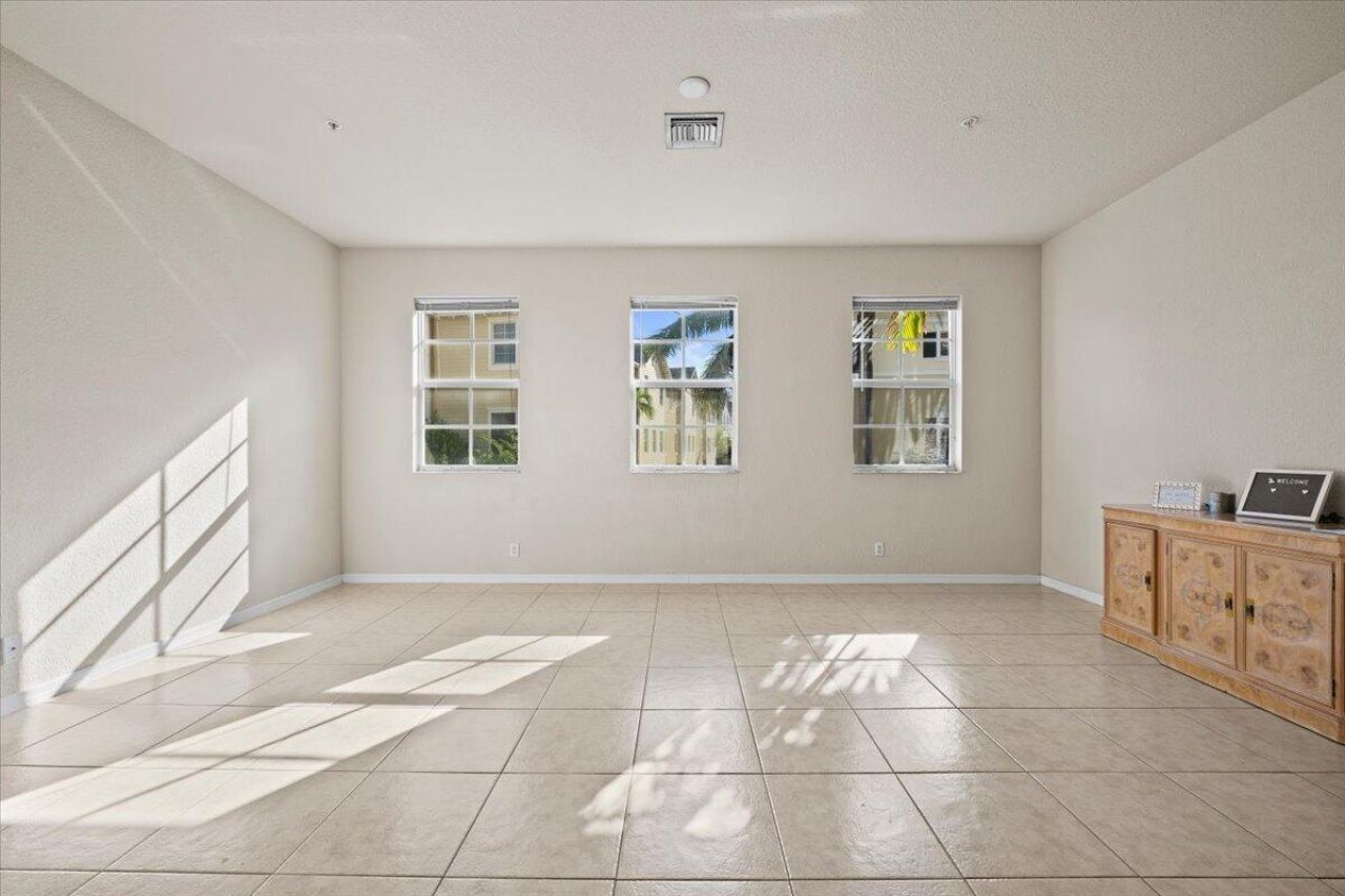 335 E Thatch Palm Circle, Unit 104, Jupiter, FL 33458 Photo