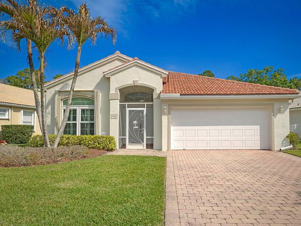 7004 SE Twin Oaks Circle, Stuart, FL 34997