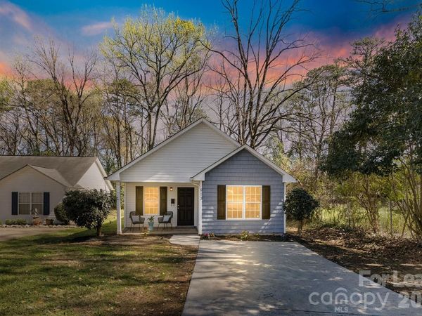 913 Tennyson Drive , Charlotte, NC 28208