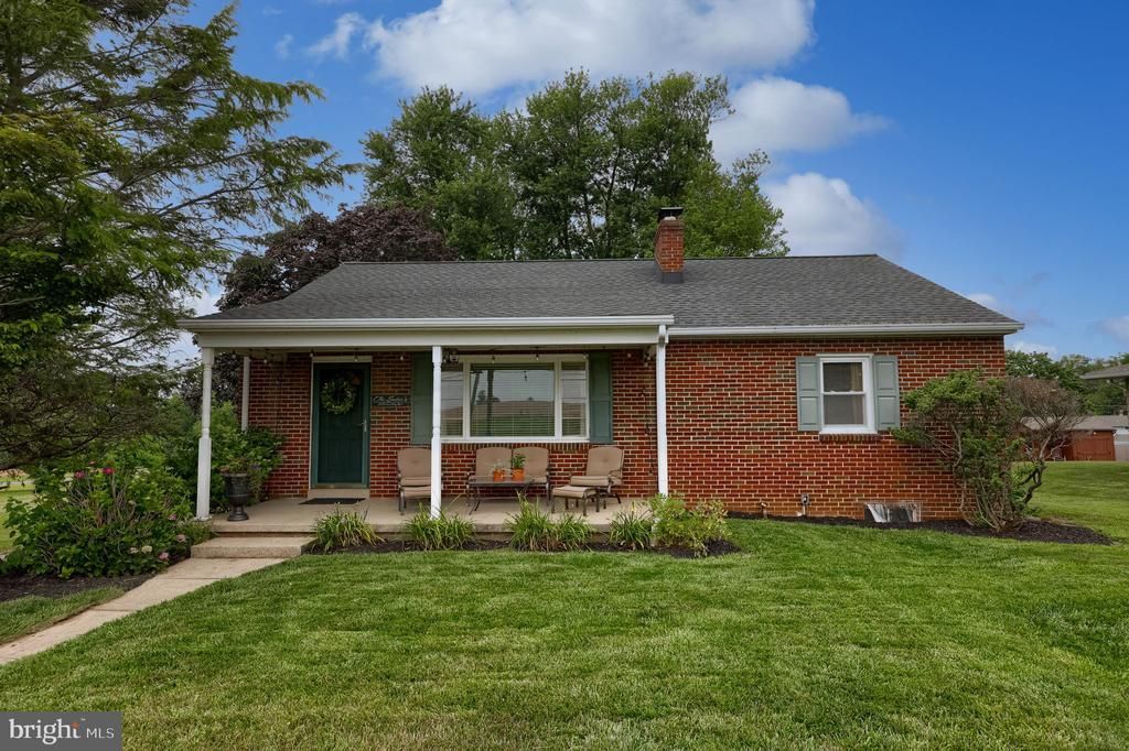 1605 LIME VALLEY ROAD, STRASBURG, PA 17579