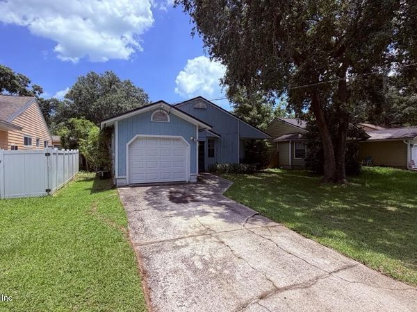 1455 BEGONIA Street, Atlantic Beach, FL 32233