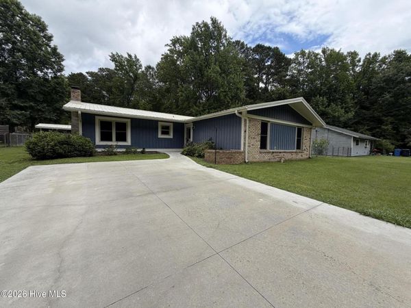 106 Brookdale Plaza, Jacksonville, NC 28546