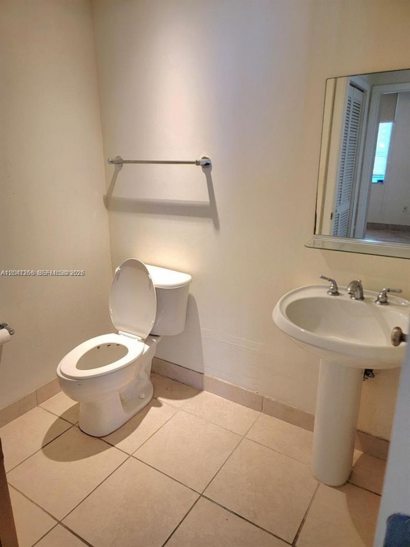 2000 N Bayshore Dr , Unit 707, Miami, FL 33137 Photo