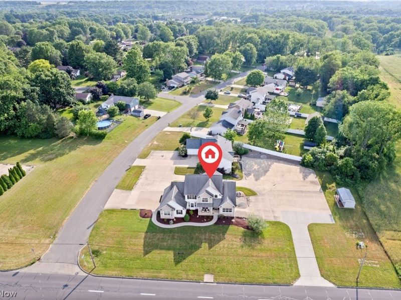 10689 Cleveland Avenue NW, Uniontown, OH 44685 Photo 2