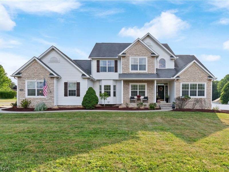 10689 Cleveland Avenue NW, Uniontown, OH 44685 Photo 3