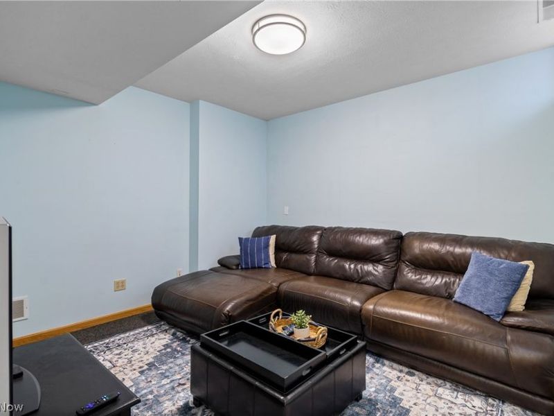 10689 Cleveland Avenue NW, Uniontown, OH 44685 Photo 36