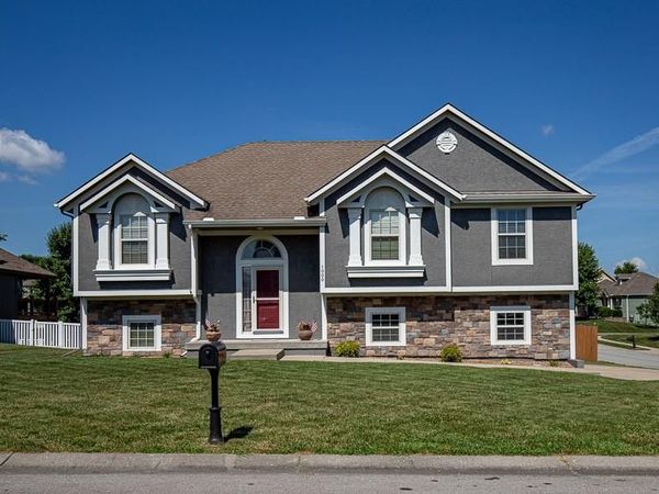 1000 SW Redbud Circle, Oak Grove, MO 64075