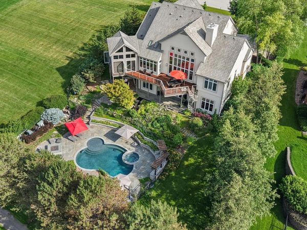 1704 E Juniper Way, Hartland, WI 53029