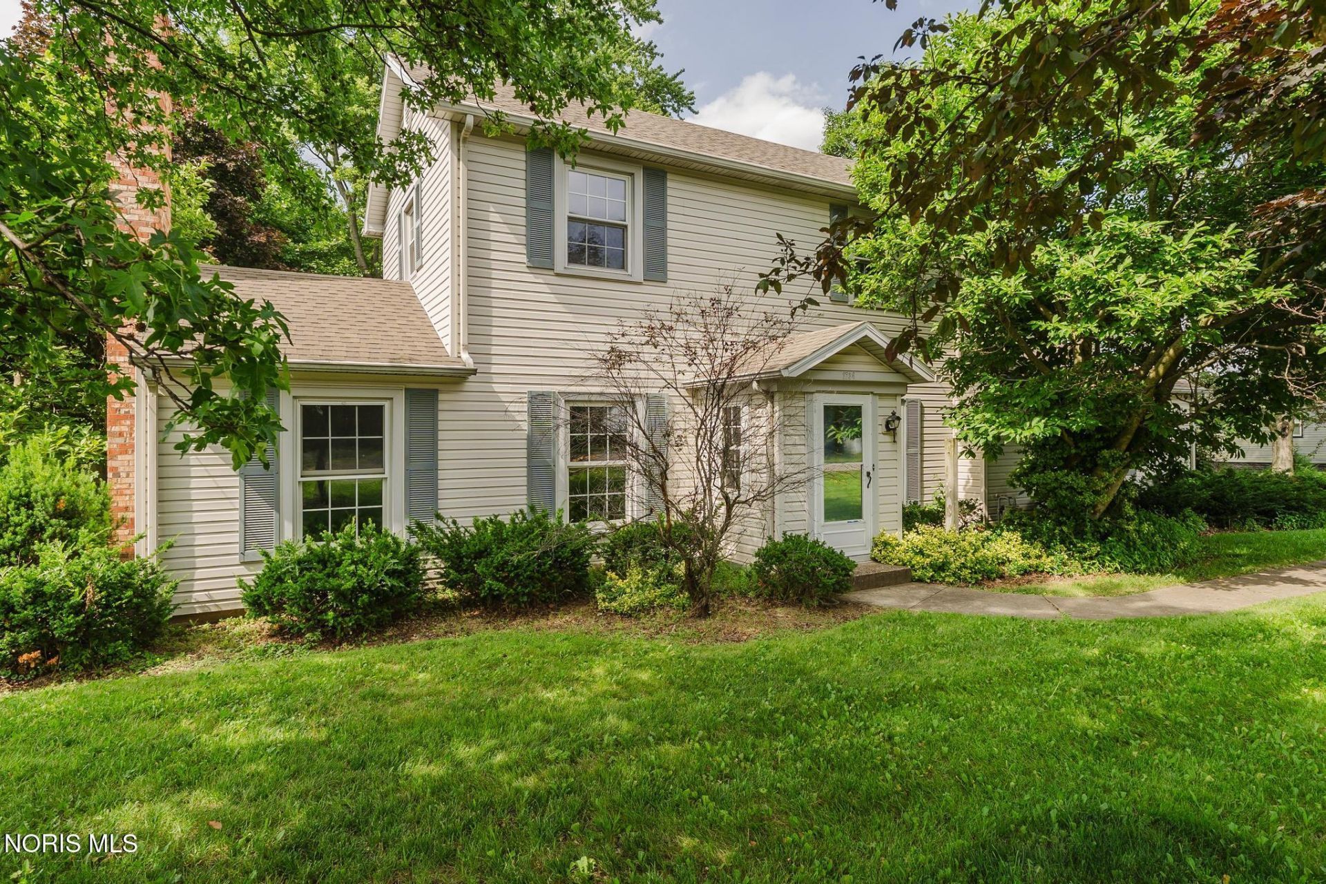 1734 W Main Cross Street, Findlay, OH 45840 Main Photo