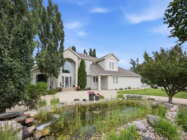 4825 Meadow Creek Drive S, Fargo, ND 58104