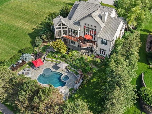 1704 E Juniper WAY, Hartland, WI 53029