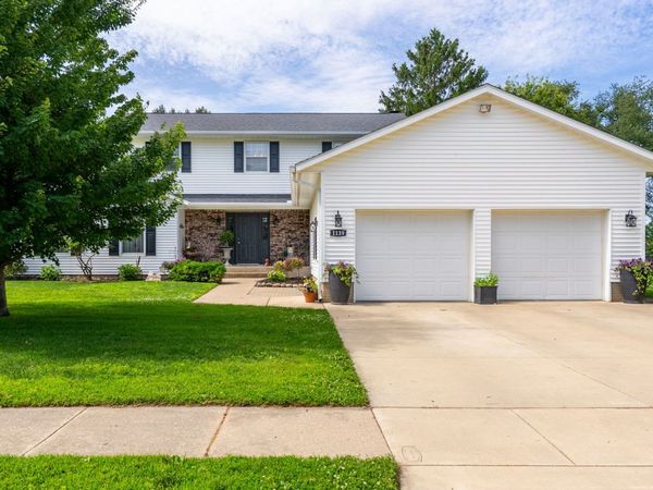1139 BROOKVIEW Drive , De Witt, IA 52742